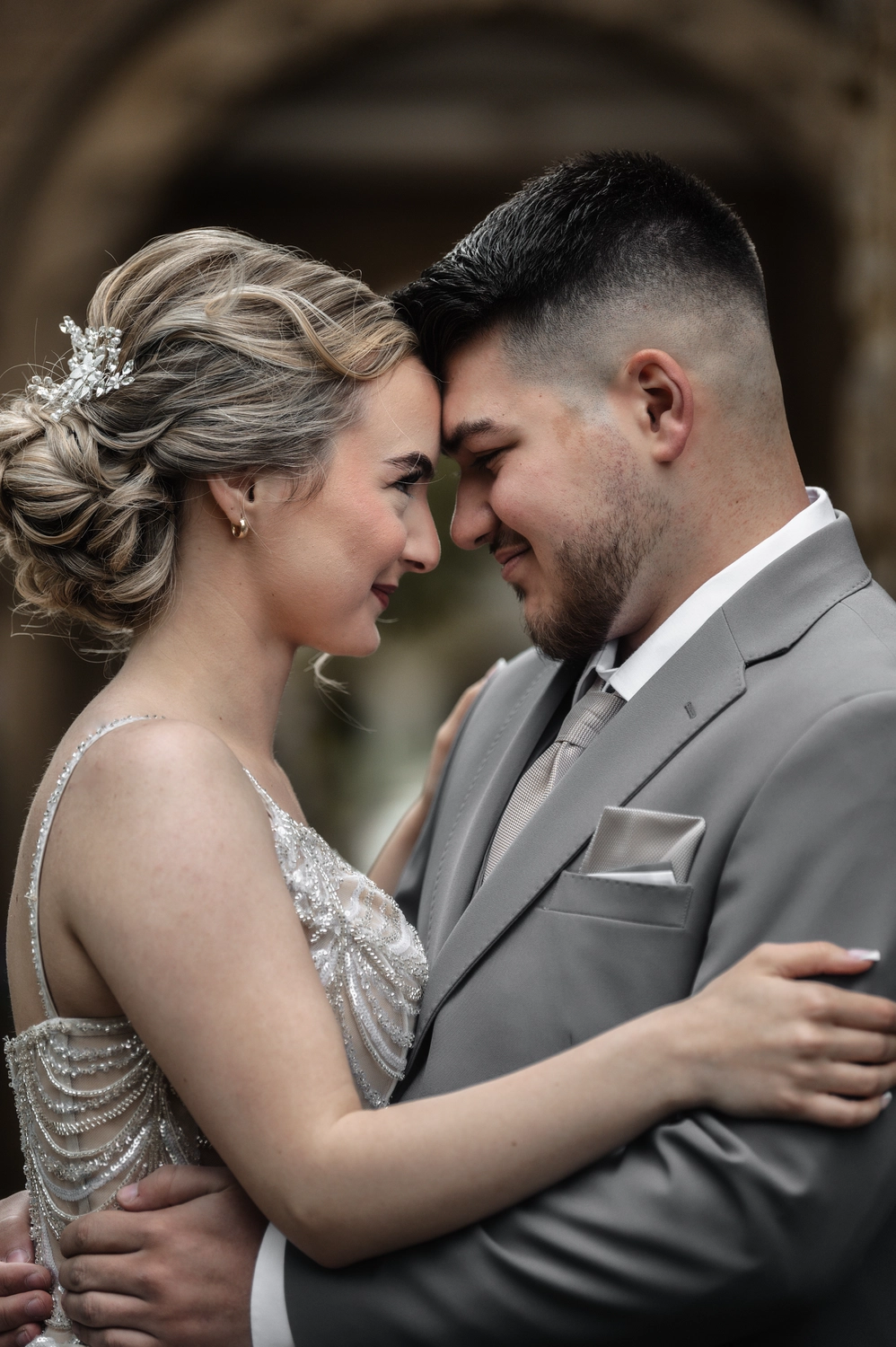 G5 Studios – Fotografie – ein glückliches frisch verheiratetes Paar teilt romantische Momente