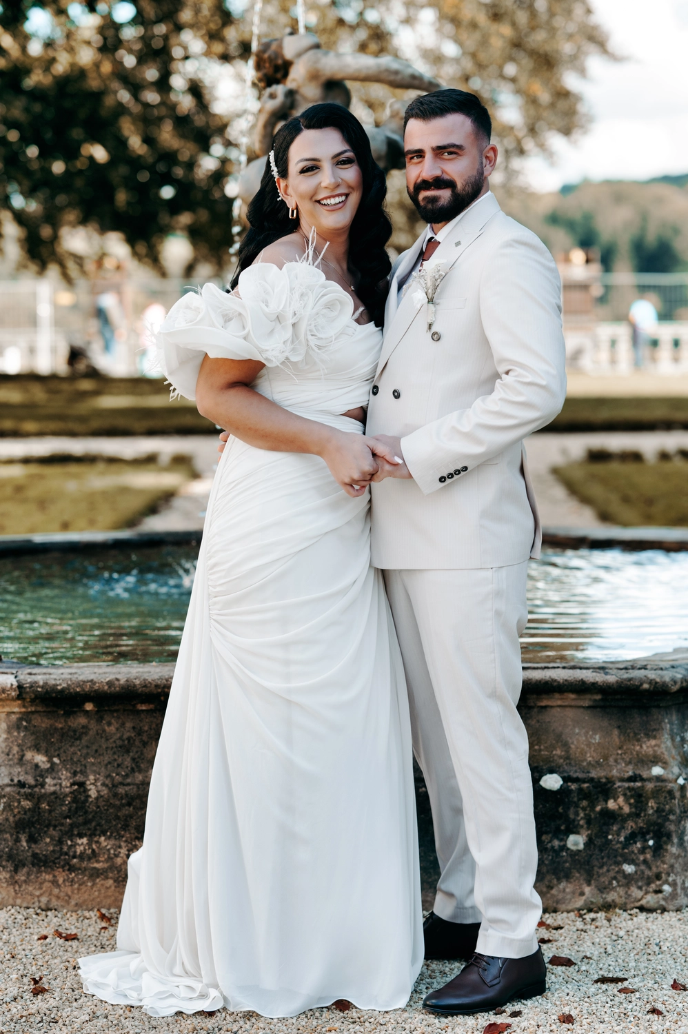 G5 Studios – Fotografie – ein glückliches frisch verheiratetes Paar teilt romantische Momente