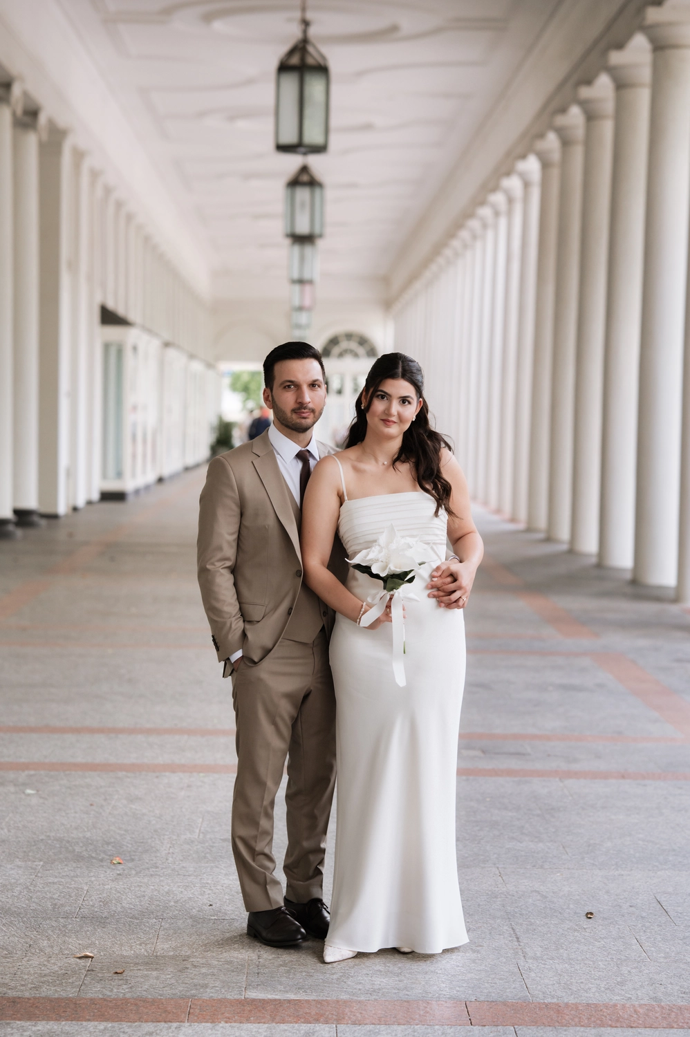 G5 Studios – Fotografie – ein glückliches frisch verheiratetes Paar teilt romantische Momente
