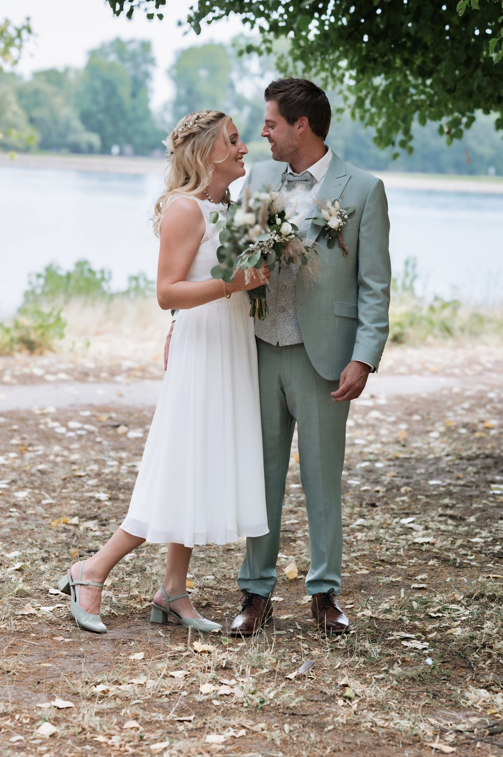 G5 Studios - Fotografie - romantischer Moment zwischen einem glücklichen frisch verheirateten Paar