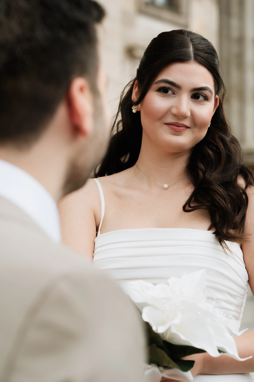 G5 Studios – Fotografie – ein glückliches frisch verheiratetes Paar teilt romantische Momente