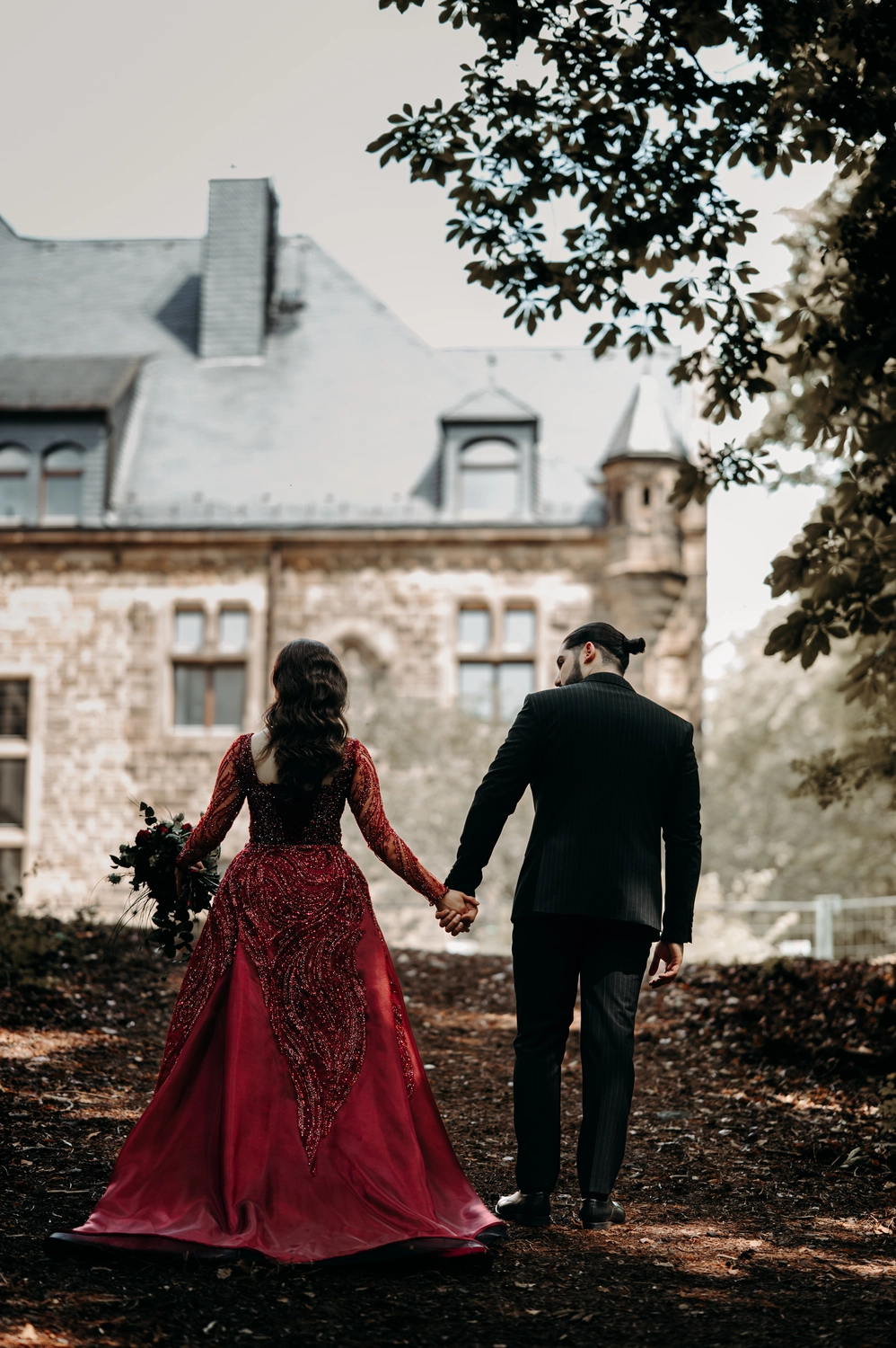 G5 Studios – Fotografie – ein glückliches frisch verheiratetes Paar teilt romantische Momente