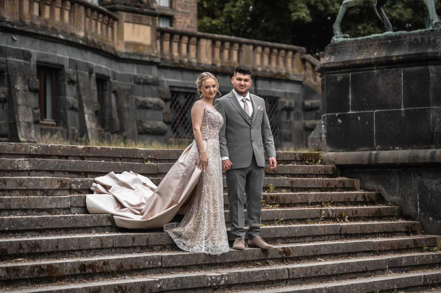 G5 Studios – Fotografie – ein glückliches frisch verheiratetes Paar teilt romantische Momente