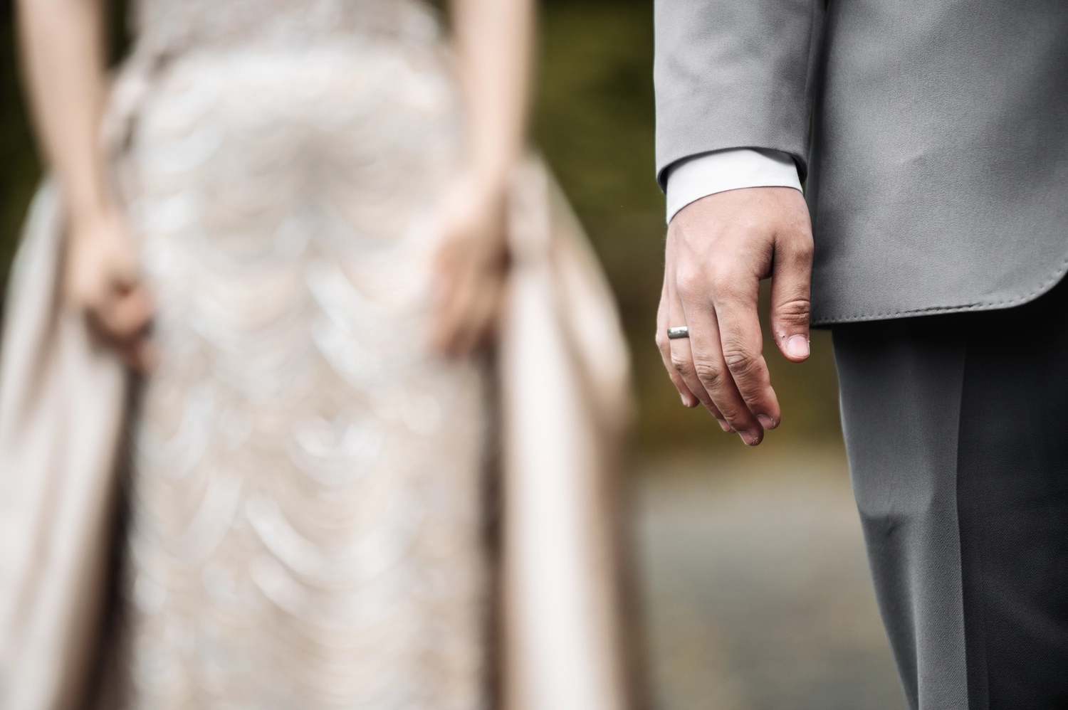 G5 Studios – Fotografie – ein glückliches frisch verheiratetes Paar teilt romantische Momente