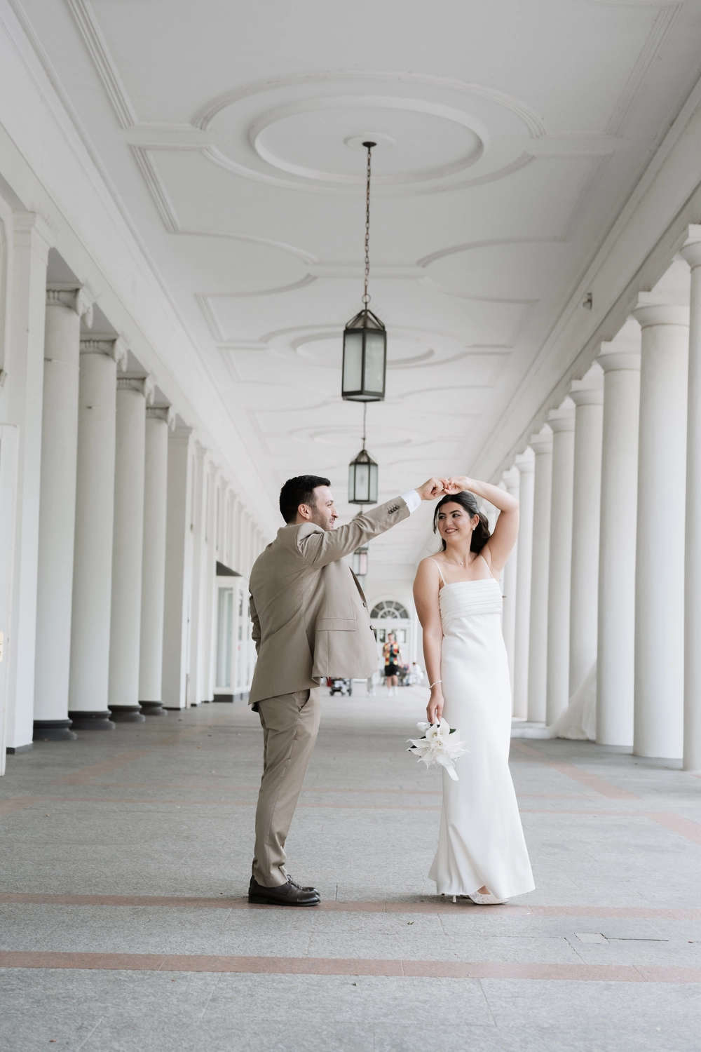 G5 Studios – Fotografie – Frischvermähltes, glückliches Paar teilt romantische Momente