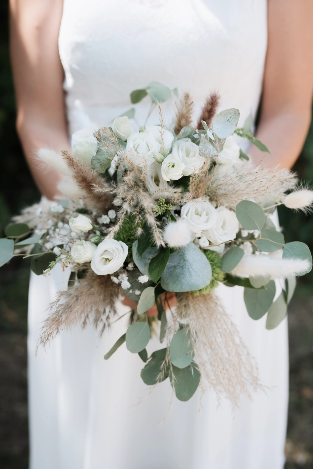 G5 Studios – Fotografie – frisch vermählte Braut mit Blumen