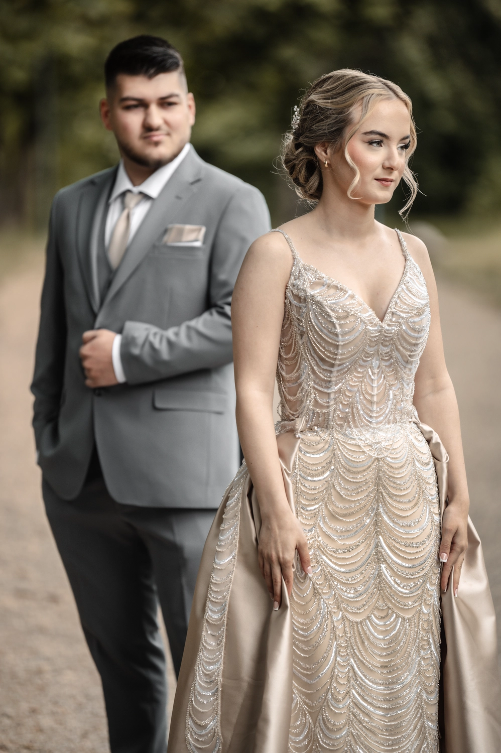 G5 Studios - Fotografie - glücklicher Bräutigam schaut seine Braut an