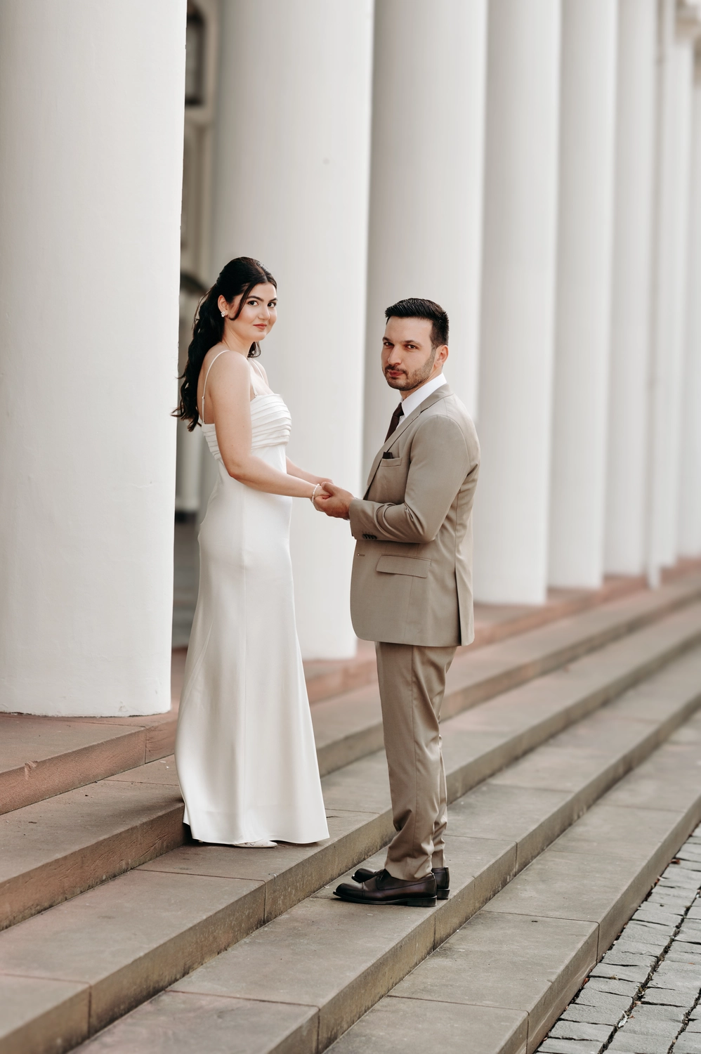 G5 Studios - Fotografie - romantischer Moment zwischen einem glücklichen frisch verheirateten Paar
