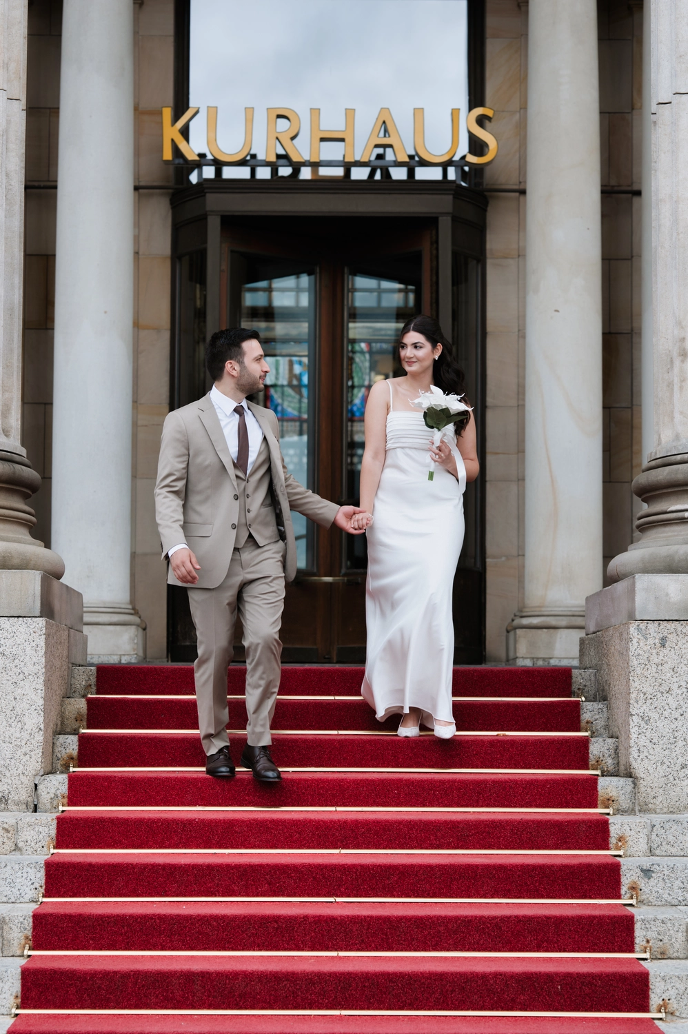 G5 Studios - Fotografie - romantischer Moment zwischen einem glücklichen frisch verheirateten Paar